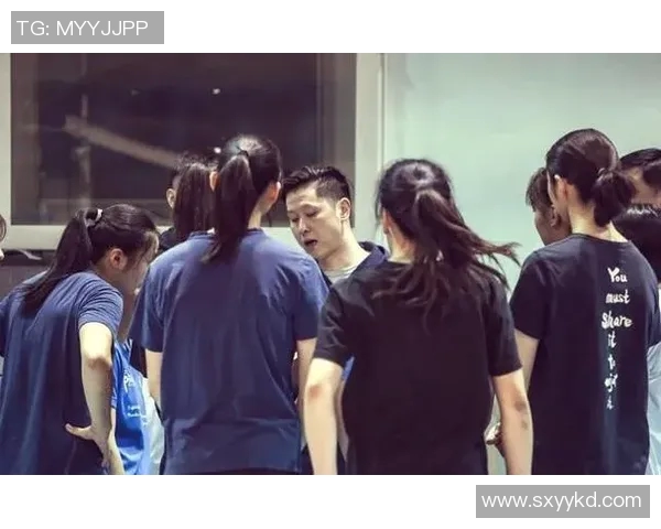 上海排球队的奋斗与荣耀：一段不平凡的排球纪实之旅